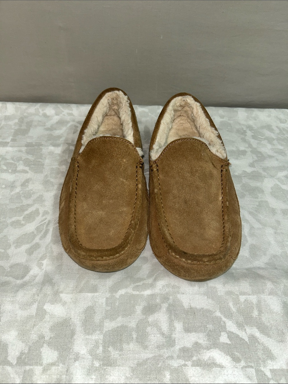 Ugg Slippers sz 7/ EU40